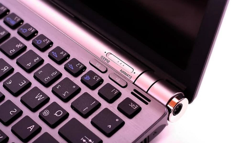 Σάλος με ανάρτηση του αντιπροέδρου του Σωματείου Ξενοδοχοϋπαλλήλων Ρόδου: «Δεν γ...ς κομμουνίστρια»